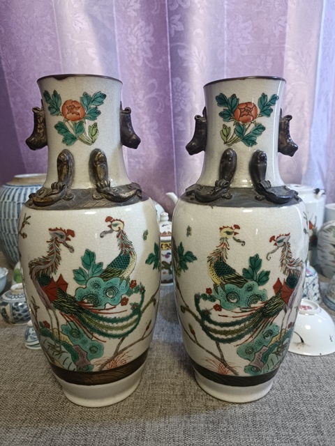 古玩陶瓷哥釉粉彩鳳穿牡丹獅耳瓶真品鑒賞圖