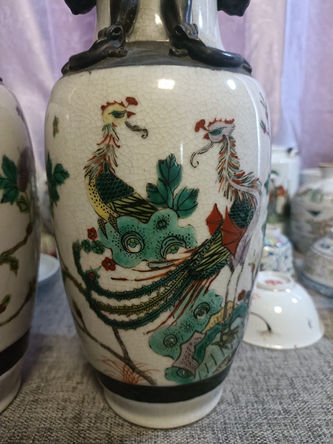 古玩陶瓷哥釉粉彩鳳穿牡丹獅耳瓶真品鑒賞圖