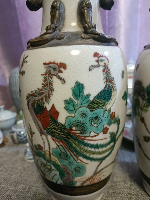 古玩陶瓷哥釉粉彩鳳穿牡丹獅耳瓶真品鑒賞圖