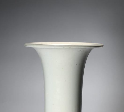 古玩陶瓷清代 白釉花觚（日本）真品鑒賞圖
