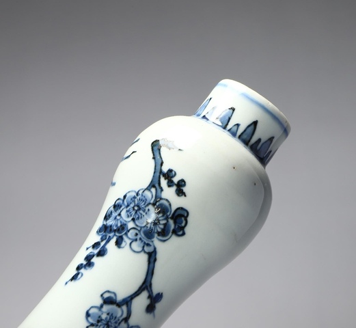 古玩陶瓷花卉紋青花蒜頭瓶真品鑒賞圖