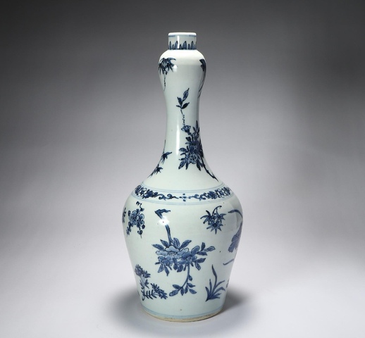 古玩陶瓷花卉紋青花蒜頭瓶真品鑒賞圖
