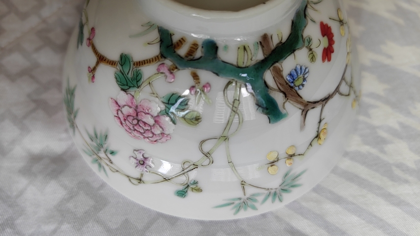 古玩陶瓷花卉紋粉彩碗真品鑒賞圖