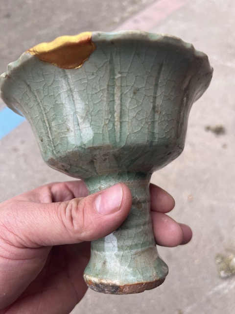 古玩陶瓷明代龍泉窯菱口刻花高足杯真品鑒賞圖