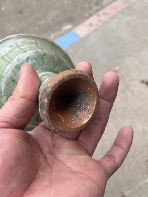 古玩陶瓷明代龍泉窯菱口刻花高足杯真品鑒賞圖