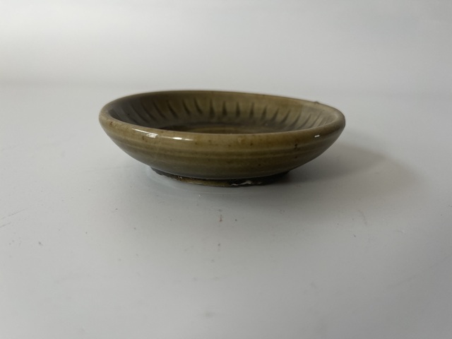 古玩陶瓷福安窯龍泉印花碟子真品鑒賞圖