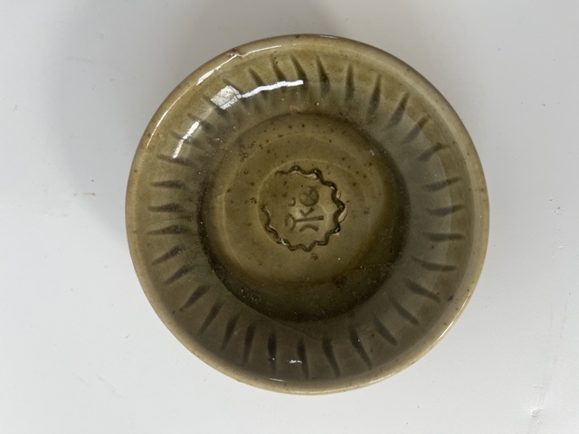 古玩陶瓷福安窯龍泉印花碟子真品鑒賞圖