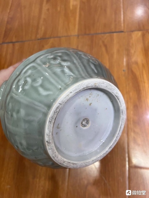 古玩陶瓷青釉花卉紋雙耳瓶真品鑒賞圖