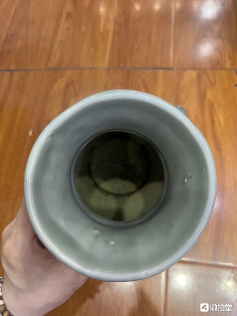 古玩陶瓷青釉花卉紋雙耳瓶真品鑒賞圖