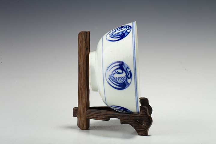 古玩陶瓷·青花團鶴紋碗
真品鑒賞圖