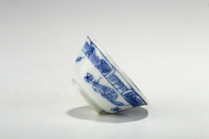 古玩陶瓷·青花海屋松鼠紋花口杯一對
真品鑒賞圖