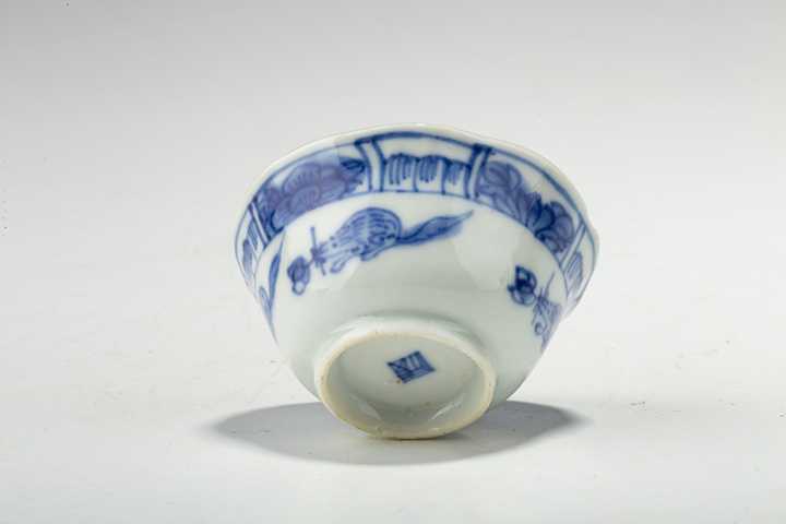 古玩陶瓷·青花海屋松鼠紋花口杯一對
真品鑒賞圖
