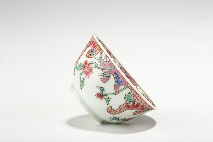 古玩陶瓷·粉彩博古花卉紋杯碟
真品鑒賞圖