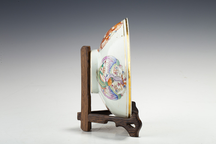 古玩陶瓷·粉彩團龍團鳳紋碗
真品鑒賞圖