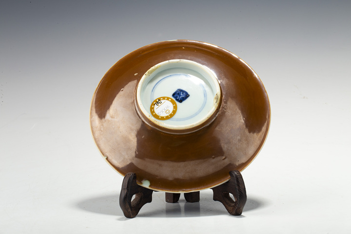 古玩陶瓷·外紫金釉內青花洞石花蝶紋盤
真品鑒賞圖