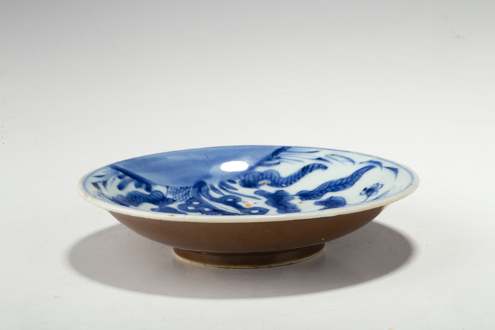 古玩陶瓷·外紫金釉內青花洞石花蝶紋盤
真品鑒賞圖