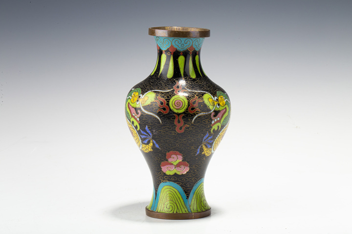 古玩銅器·銅胎掐絲琺瑯雙龍戲珠紋瓶
真品鑒賞圖