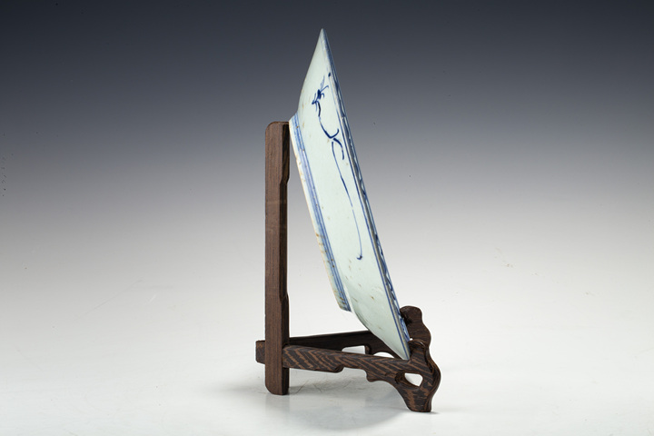 古玩陶瓷·青花纏枝蓮紋盤
真品鑒賞圖