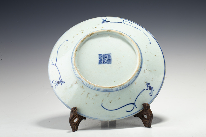古玩陶瓷·青花纏枝蓮紋盤
真品鑒賞圖
