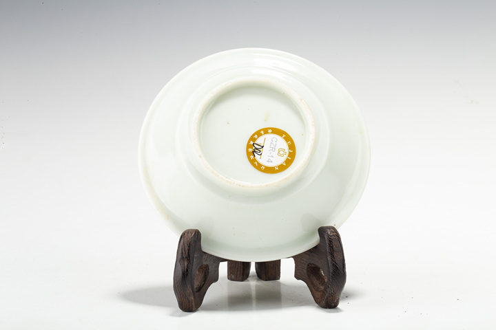 古玩陶瓷·白釉暗刻團壽紋小碟
真品鑒賞圖