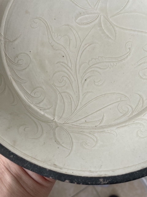 古玩陶瓷定窯白瓷刻萱草紋盤真品鑒賞圖