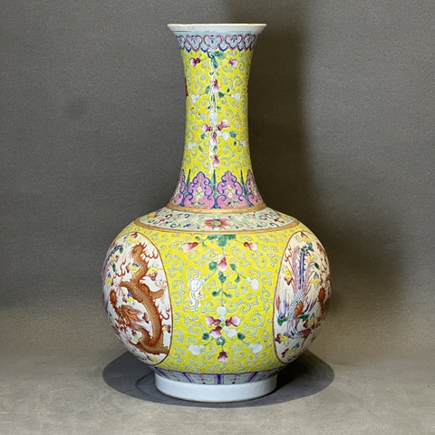 古玩陶瓷黃地粉彩福壽開窗龍鳳紋賞瓶真品鑒賞圖