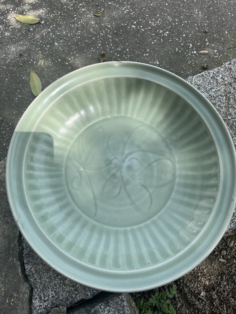 古玩陶瓷元代龍泉窯刻花盤真品鑒賞圖