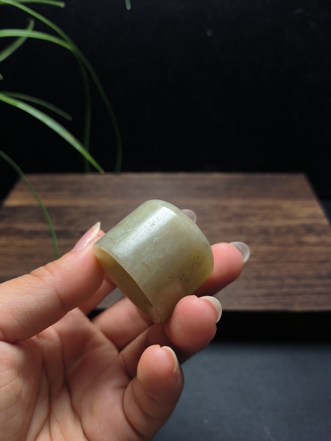 古玩玉器和田玉雕“素紋扳指”真品鑒賞圖