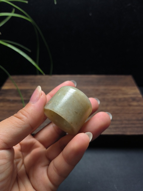 古玩玉器和田玉雕“素紋扳指”真品鑒賞圖