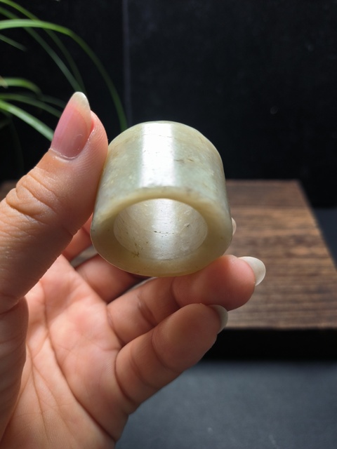 古玩玉器和田玉雕“素紋扳指”真品鑒賞圖