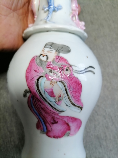 古玩陶瓷人物紋粉彩瓶真品鑒賞圖