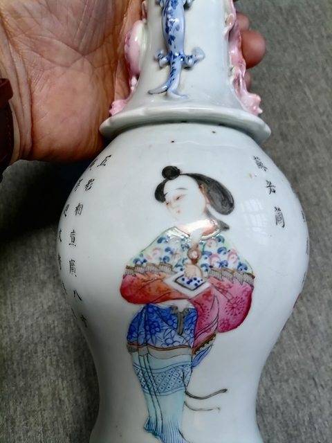 古玩陶瓷人物紋粉彩瓶真品鑒賞圖