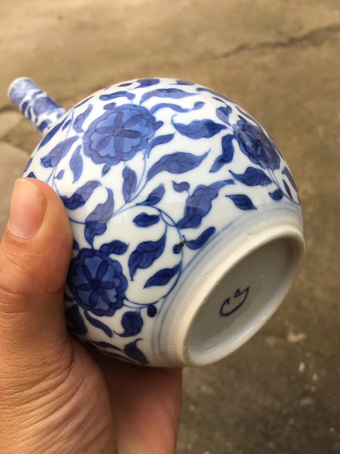 古玩陶瓷康熙纏枝花卉錐把瓶拍賣,當前價格8500元