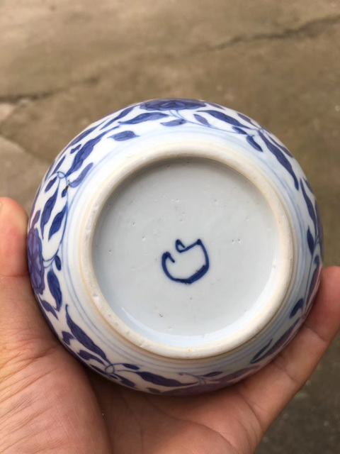 古玩陶瓷康熙纏枝花卉錐把瓶拍賣,當前價格8500元