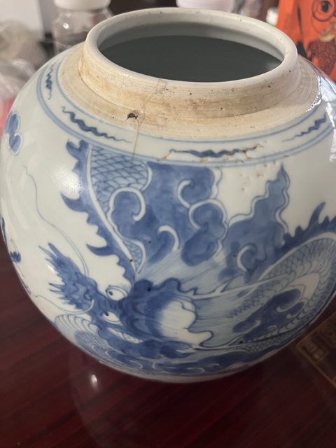 古玩陶瓷雍正過墻龍紋青花罐真品鑒賞圖