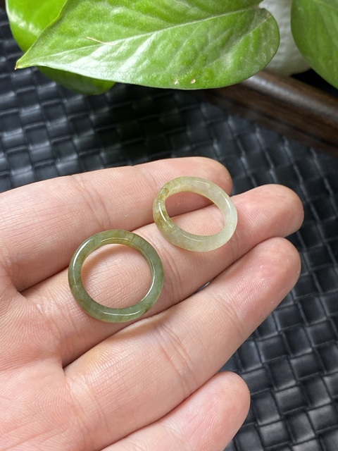 古玩玉器翡翠雕“素紋戒指”真品鑒賞圖