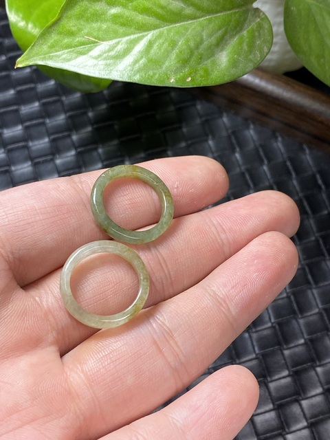古玩玉器翡翠雕“素紋戒指”真品鑒賞圖