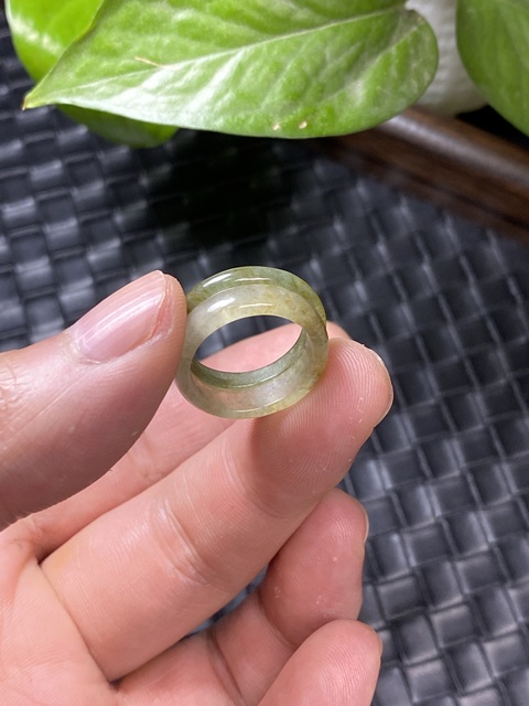 古玩玉器翡翠雕“素紋戒指”真品鑒賞圖