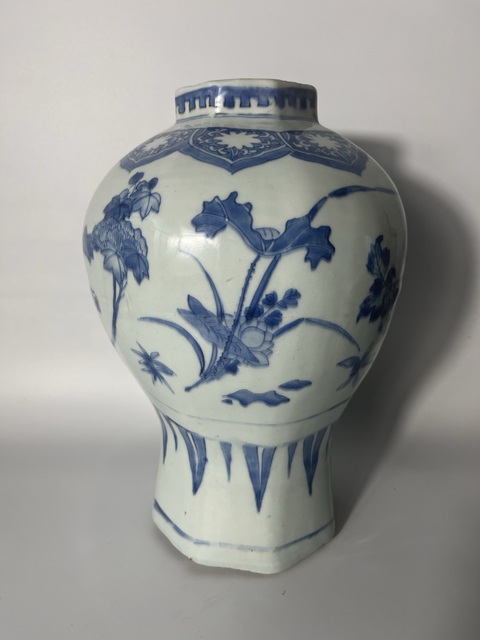 古玩陶瓷明天啟四季花卉紋青花罐真品鑒賞圖