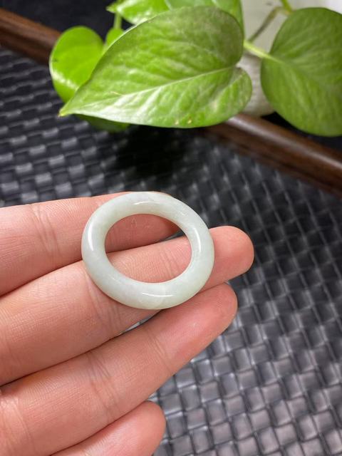 古玩玉器清代天然翡翠雕“素紋環(huán)”拍賣,當(dāng)前價(jià)格300元