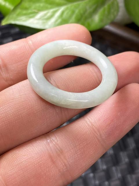 古玩玉器清代天然翡翠雕“素紋環(huán)”拍賣,當(dāng)前價(jià)格300元