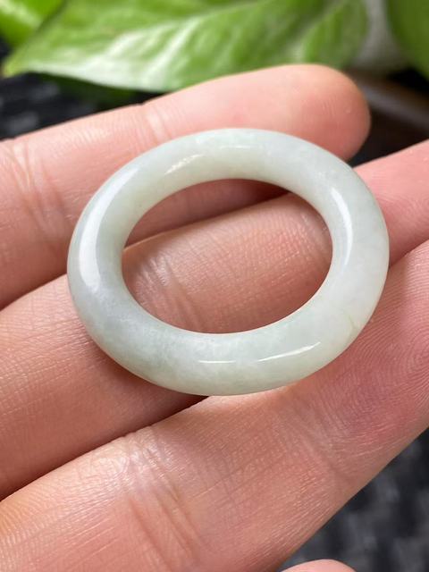 古玩玉器清代天然翡翠雕“素紋環(huán)”拍賣,當(dāng)前價(jià)格300元