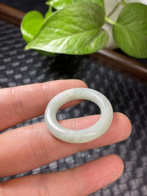 古玩玉器清代天然翡翠雕“素紋環(huán)”拍賣,當(dāng)前價(jià)格300元