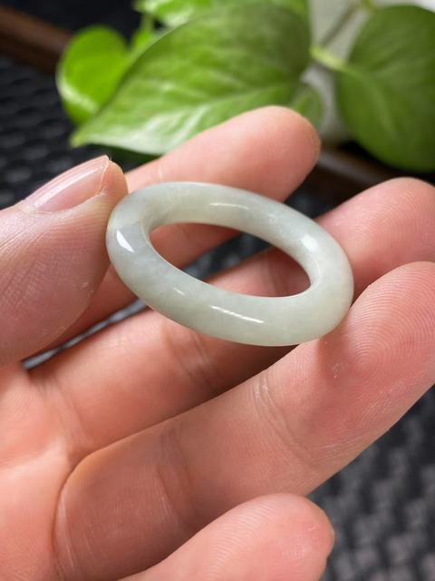 古玩玉器清代天然翡翠雕“素紋環(huán)”拍賣,當(dāng)前價(jià)格300元