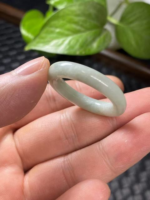 古玩玉器清代天然翡翠雕“素紋環(huán)”拍賣,當(dāng)前價(jià)格300元