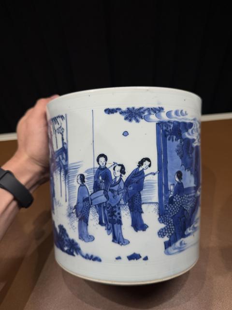古玩陶瓷青花人物故事紋筆筒真品鑒賞圖