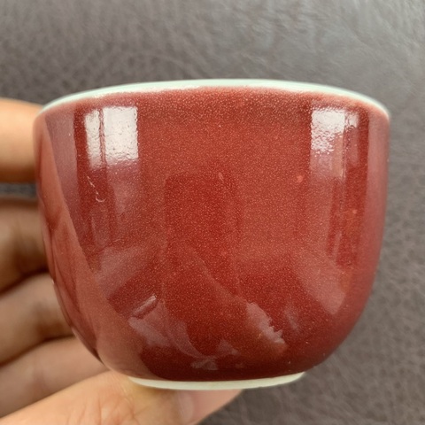 古玩陶瓷紅釉臥足杯真品鑒賞圖