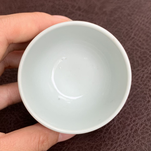 古玩陶瓷紅釉臥足杯真品鑒賞圖