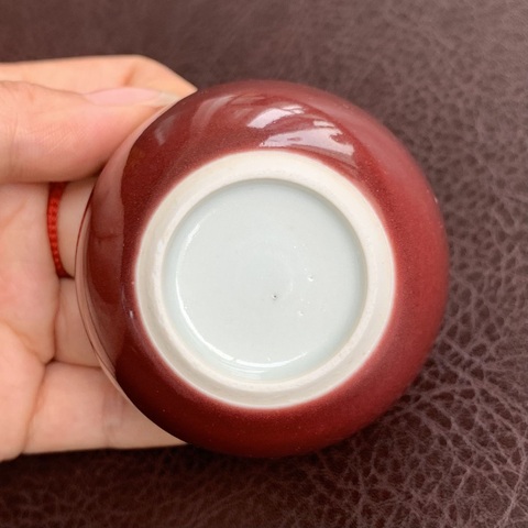古玩陶瓷紅釉臥足杯真品鑒賞圖