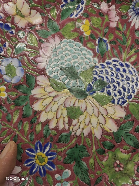 古玩陶瓷花卉紋粉彩盤真品鑒賞圖